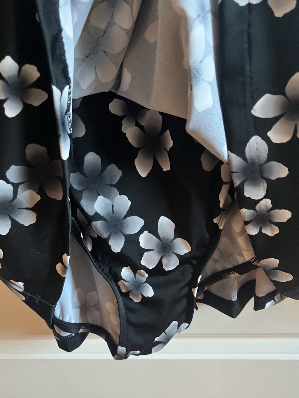 Le Cove Black Floral V-Neck Swim Dress, Size 18W - Picture 4 of 9